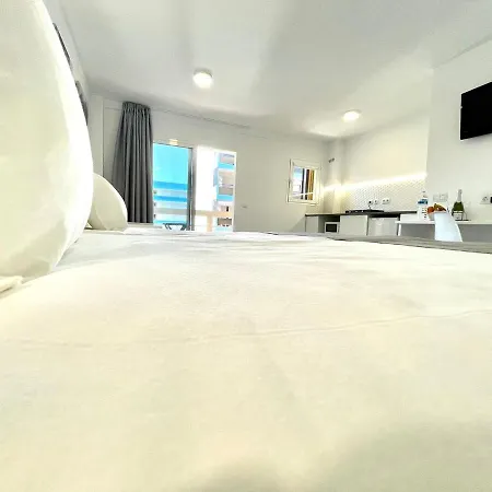 شقة Reformed Studio, Wifi, Rooftop Pool And Ocean View In Puerto De La Cruz بويرتو ذي لا كروز